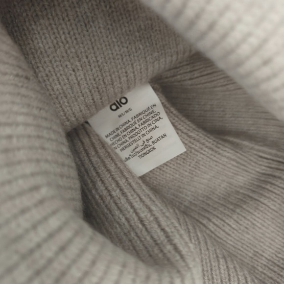 ALO Yoga Gray Knit Beanie - Picture 2 of 5